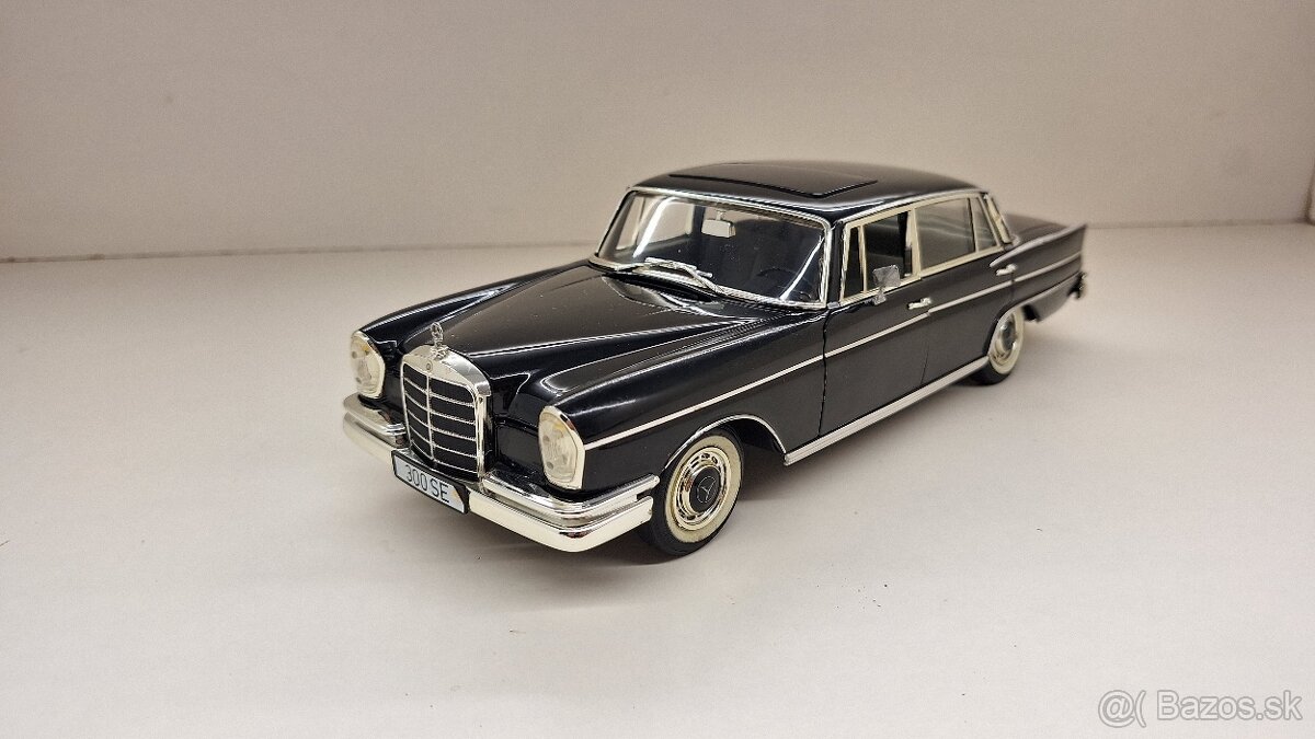 1:18 MERCEDES-BENZ 300 SE