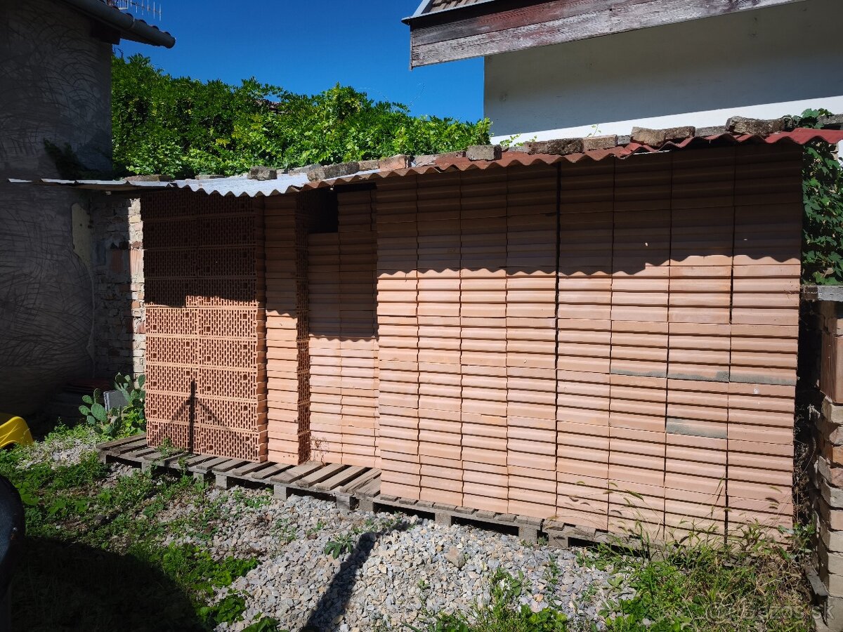 predám tehly zn. Heluz