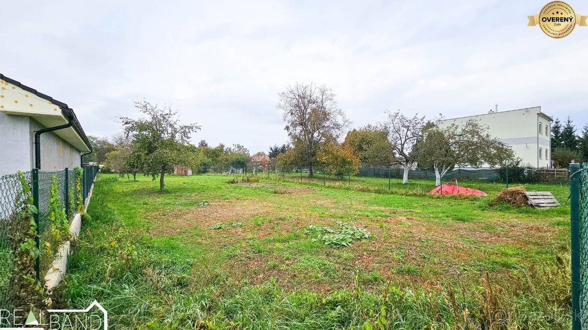 KRÁSNY ROVINATÝ STAVEBNÝ POZEMOK O ROZLOHE 1200 M² DRAHOVCE