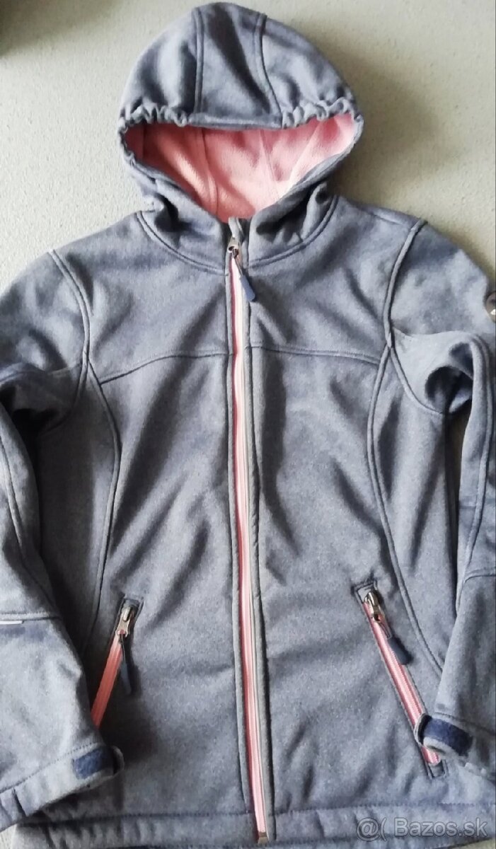 Dievčenské softshellové bundy.