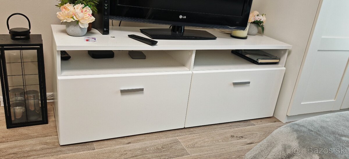 Predám skriňu a stolík pod TV