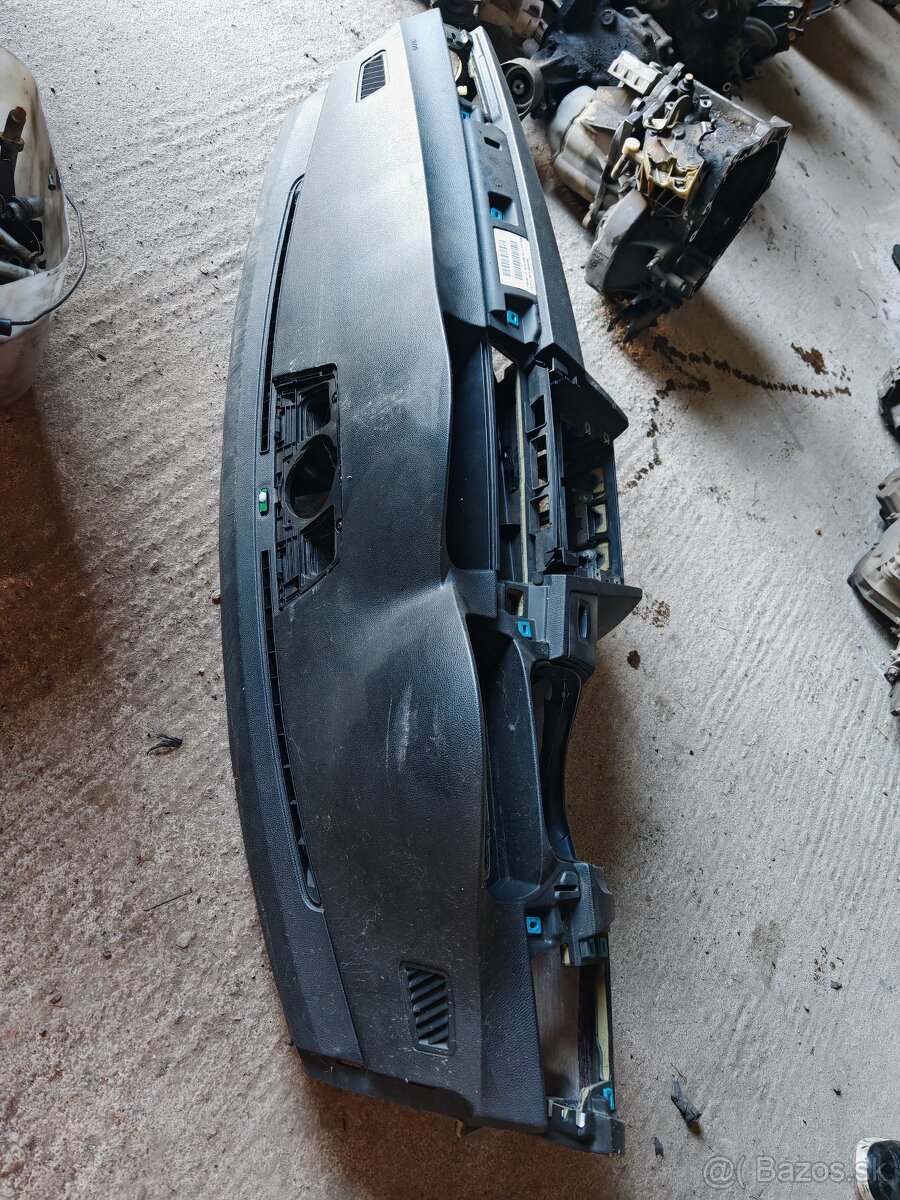 Predám palubova doska BMW 3 e 90 e 91 e 92