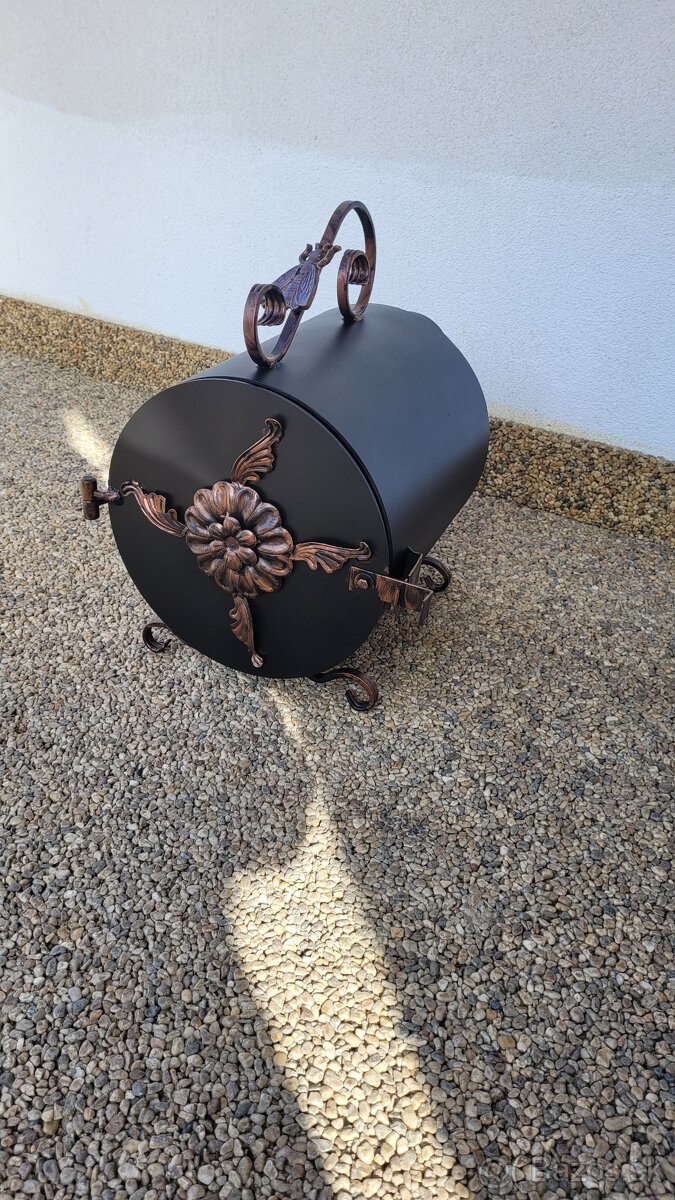 Udiareň,kovové ohnisko,dymbox.