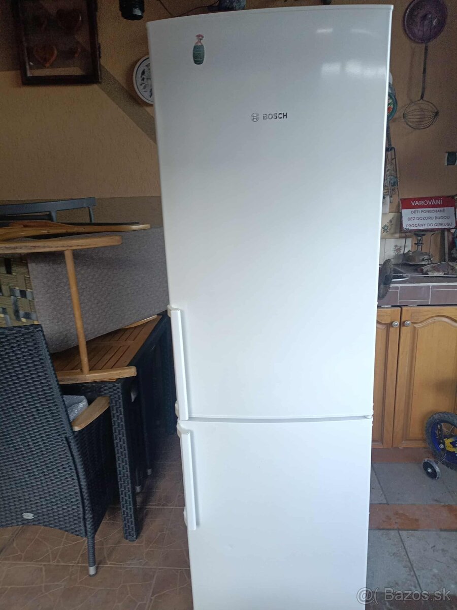 CHladnička z mrazničkou-BOSCH