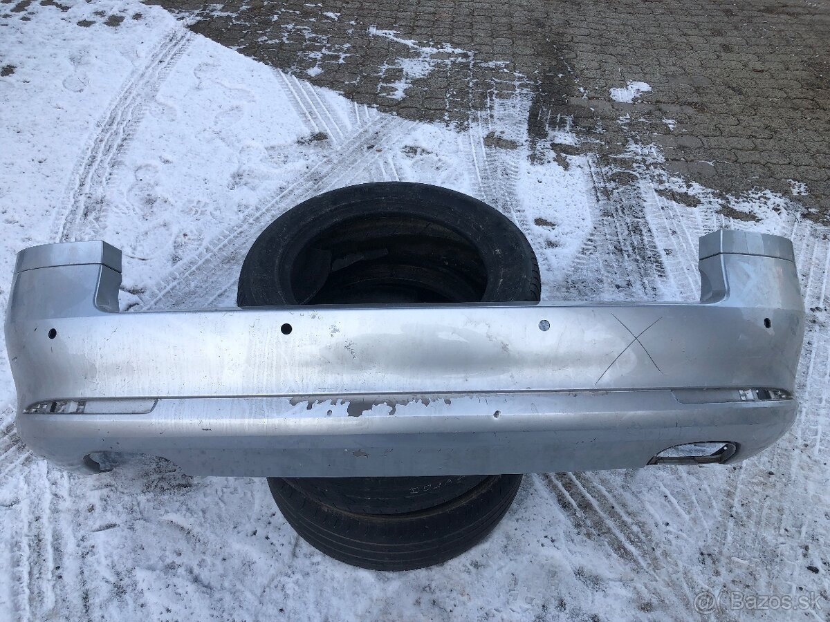 ŠKODA OCTAVIA 2 COMBI 09-13 ZADNÝ NARAZNIK S OTVORMI PDC