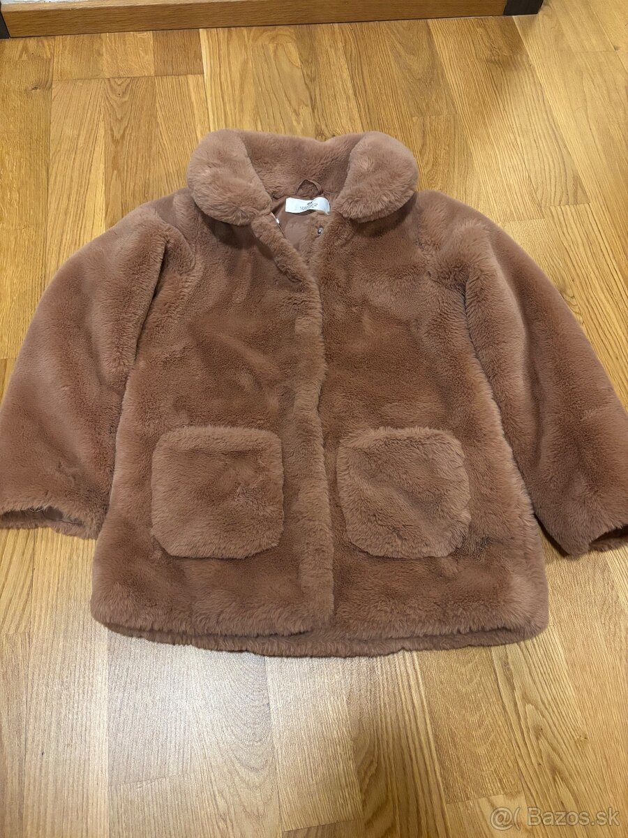 Dievčenský zimný kožuštek