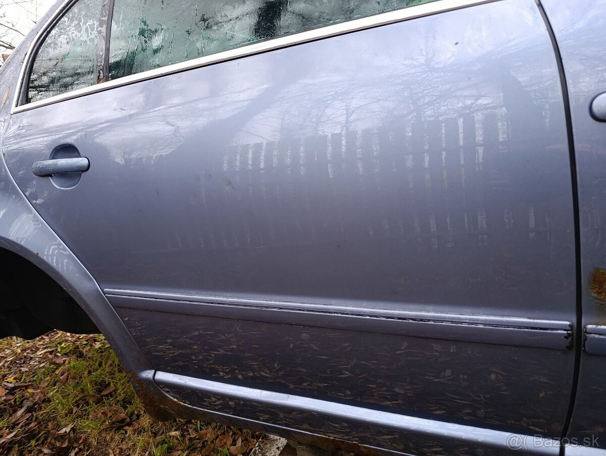 Zadné pravé dvere Superb 1