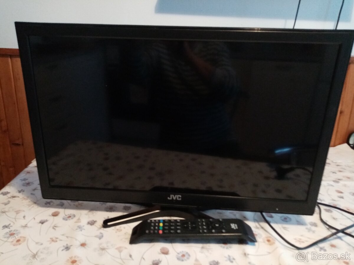 predám menší televízor zn. JVC