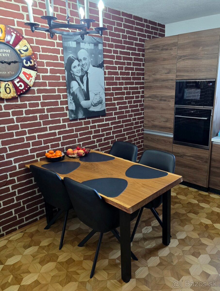 Jedálenská stolička JYSK