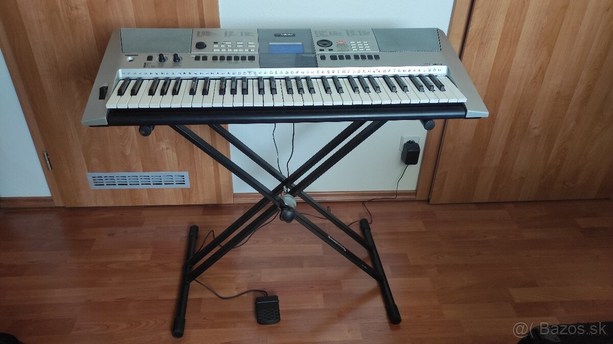 YAMAHA PSR E413 - samohrajka s príslušenstvom