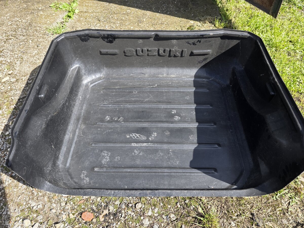 Plastova vanička do kufra Suzuki Jimny Vitara