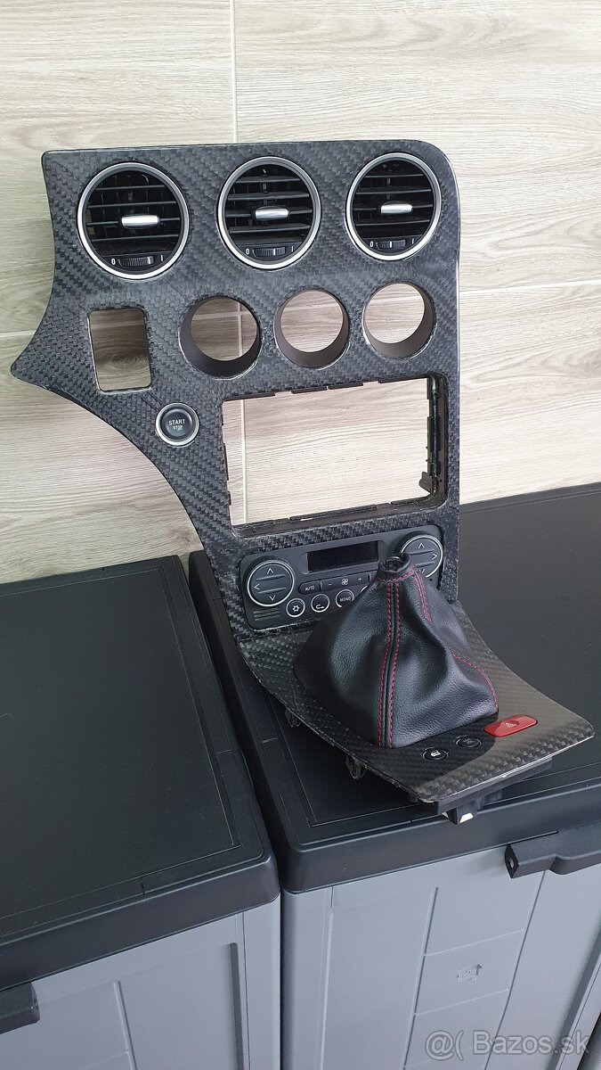 Karbónový dekor palubnej dosky Alfa Romeo 159