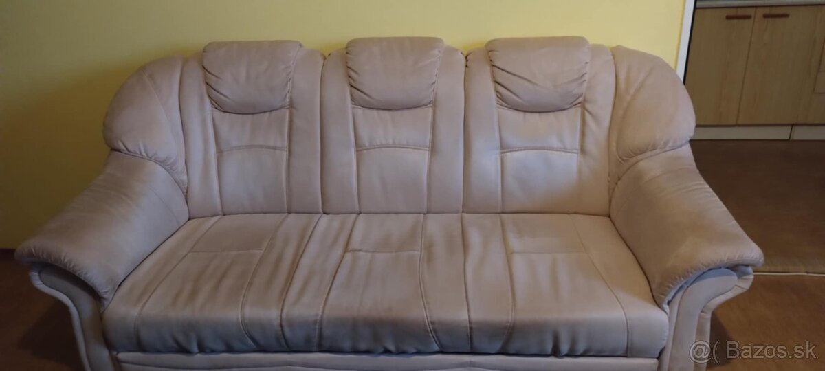 Sedačka+stolík
