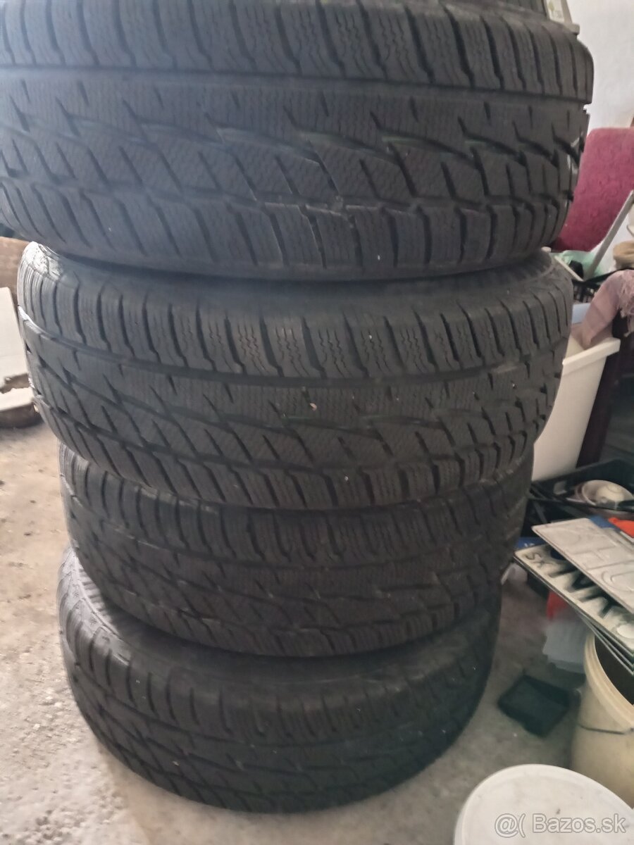 215/60r16 zimné gumy na diskoch