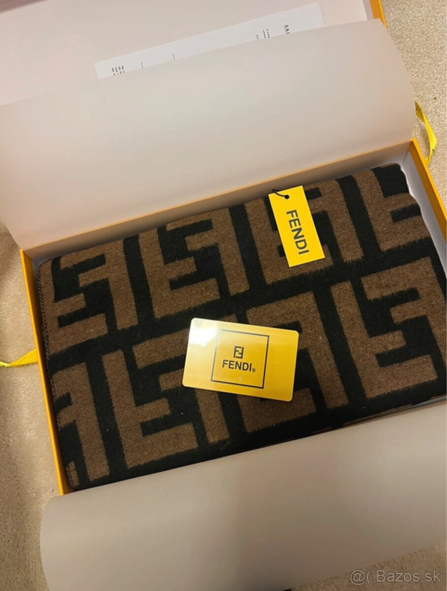 Fendi zimný šál