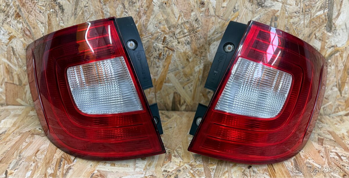 Škoda Superb 2 Combi predlift, prave & ľavé zadne svetlo