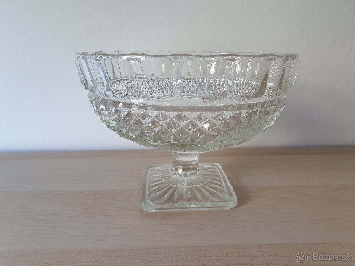 Sklenená misa