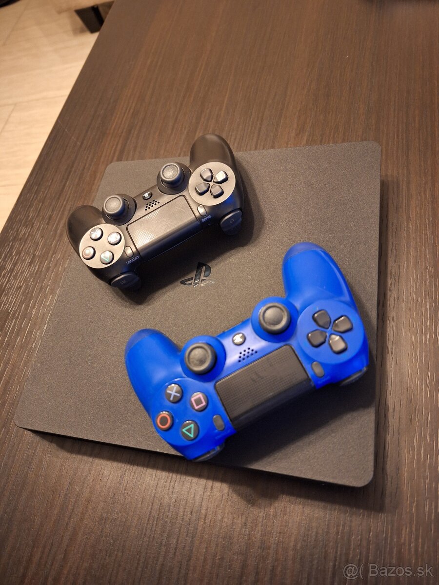Predavam ps4 slim 1tb + 2 controllery