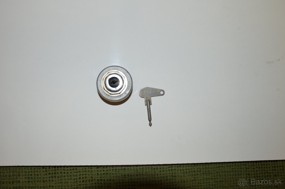 predam spinaciu skrinku