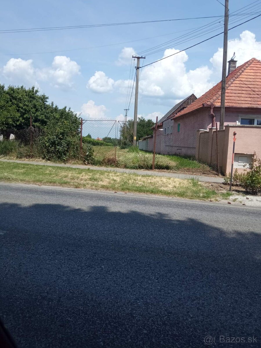 POZEMOK na predaj Šoporňa