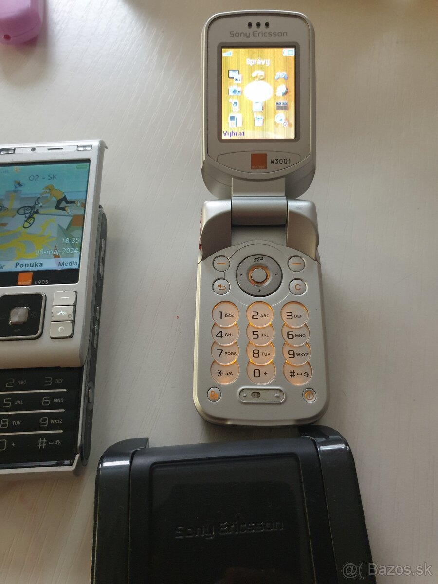 Sony Ericsson C905, W300i
