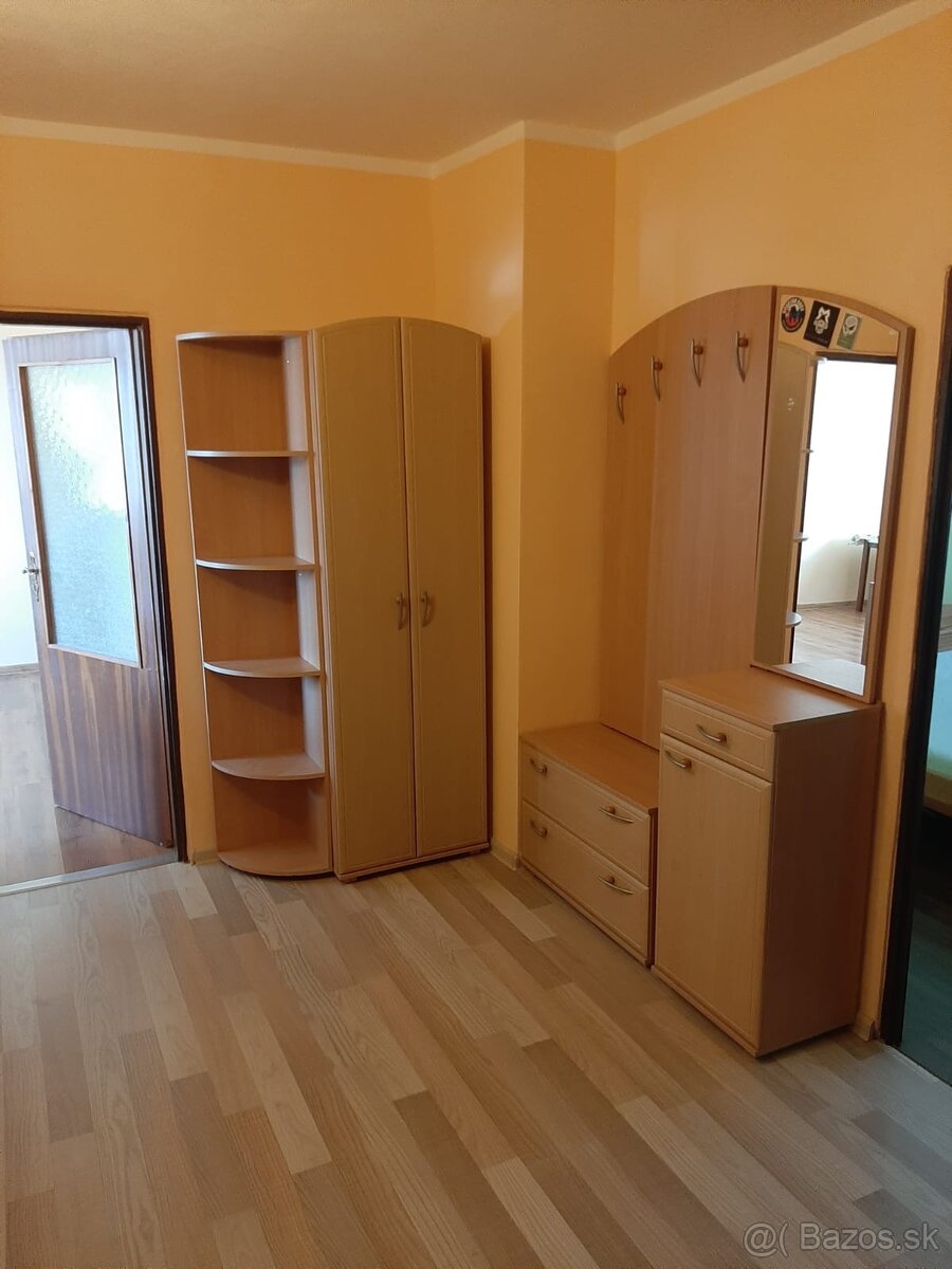 Prenájom 2,5 izbový byt
