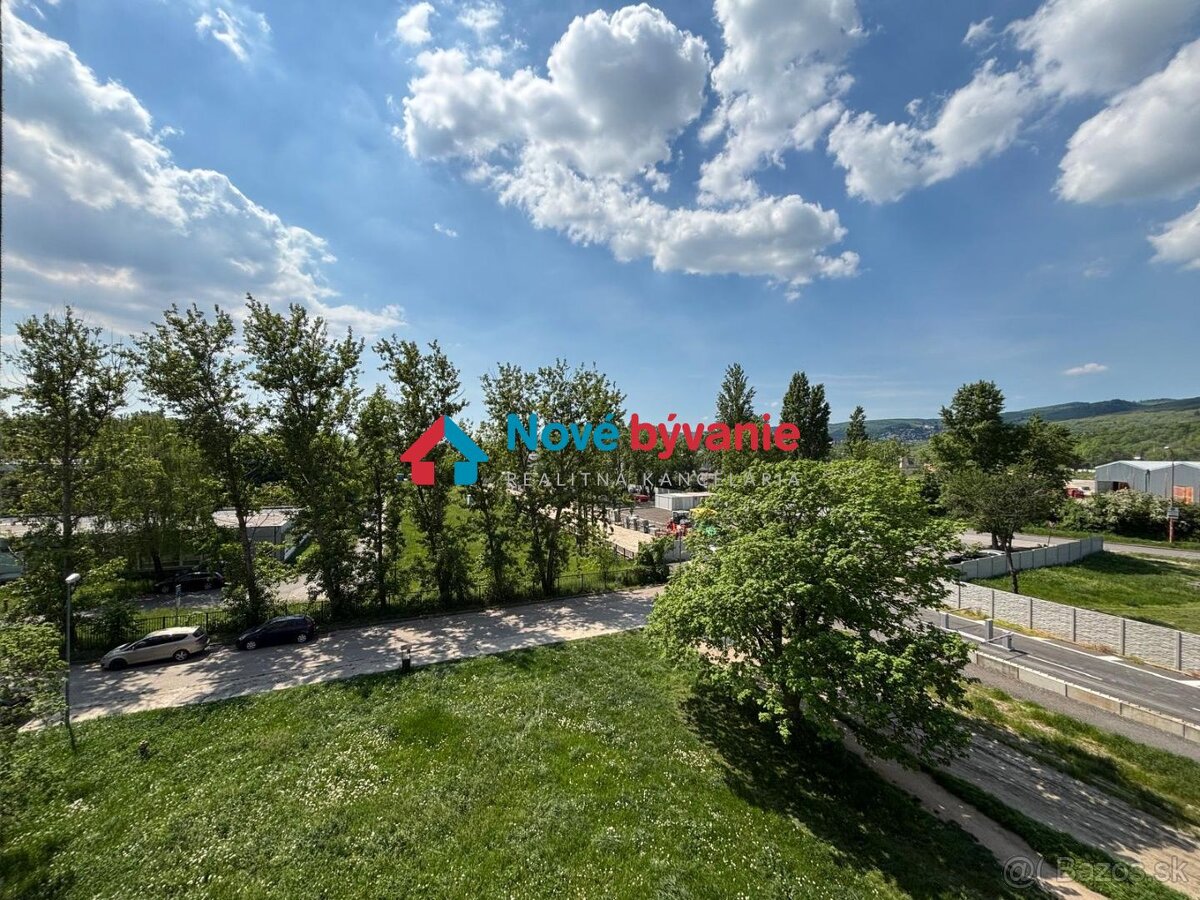 Na predaj - zariadená garsónka + loggia Bratislava - Vajnory