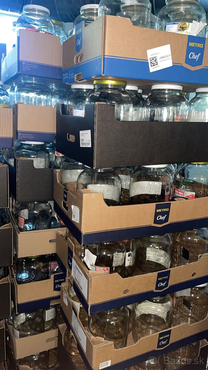 780 ks 3,5 L zaváraninových fliaš s vrchnákmi