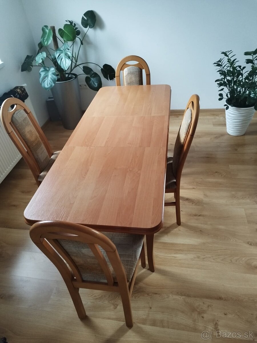 Jedálenský stôl+4stolicky