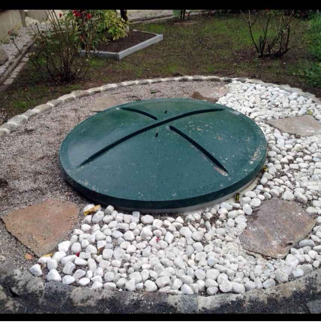 Uzamykateľný plastový kryt domovej čističky