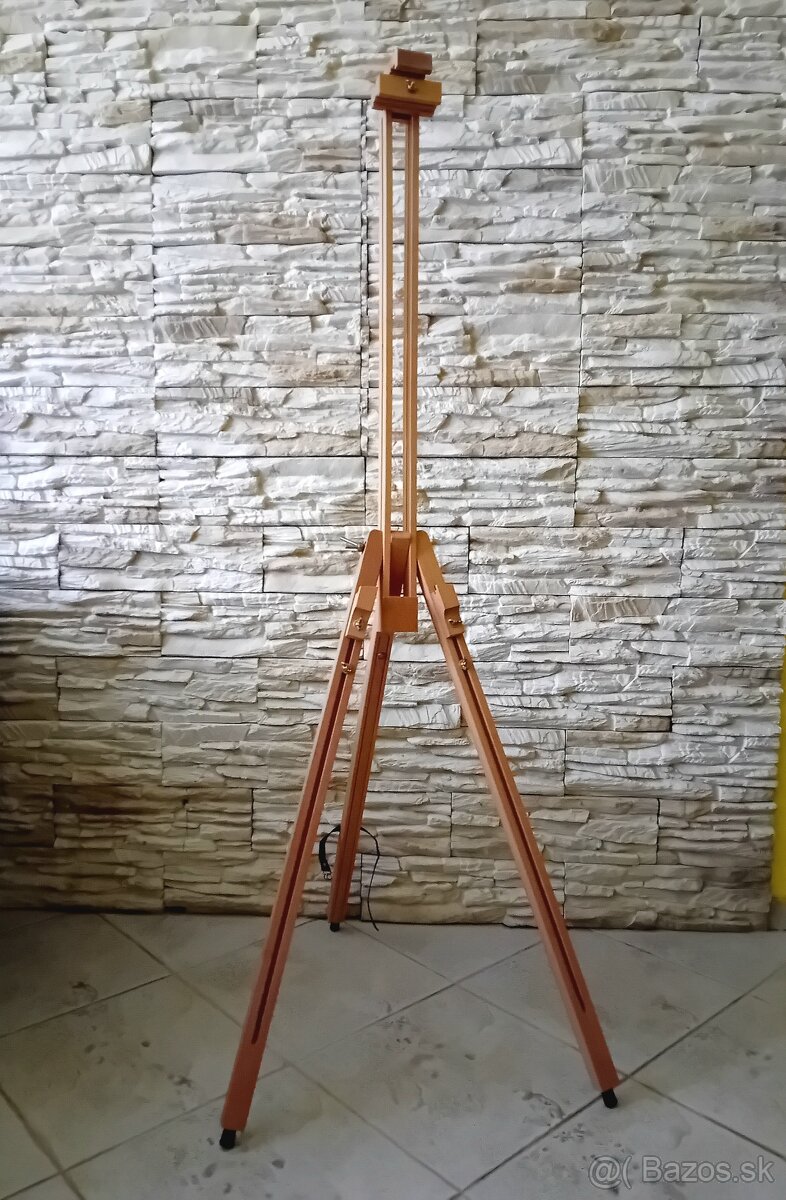 Maliarsky drevený stojan