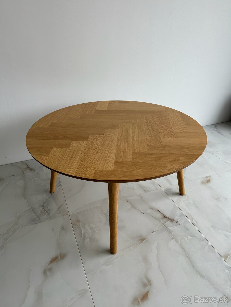 Krásny konferenčný stôl