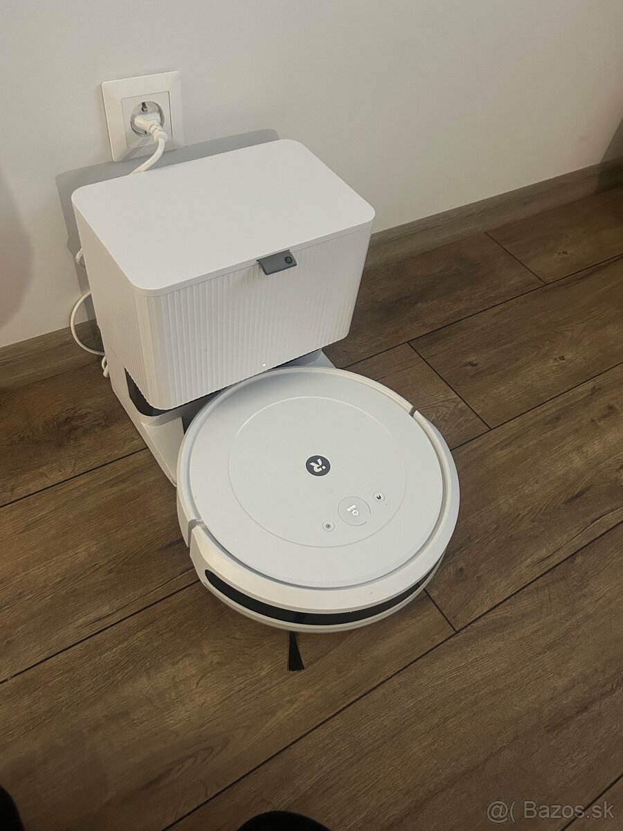 Robotický vysávač