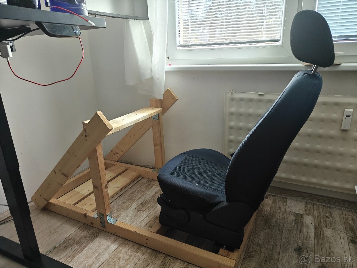 Kokpit na závodné hry(sim rig)