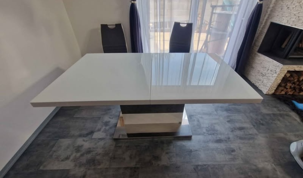 Jedálenský stôl + stoličky