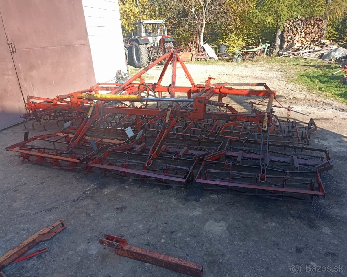 Kombinator kultivátor s drviacimi valcami Becker hydraulický