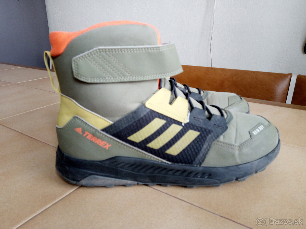 Panske vodeodolne botasky ADIDAS Terrex.