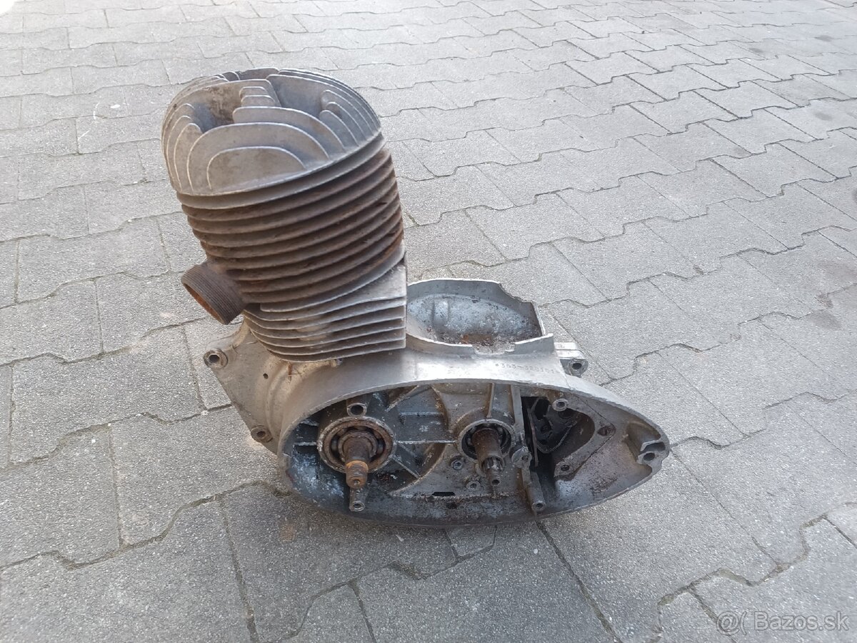 Jawa 250 kývačka motor