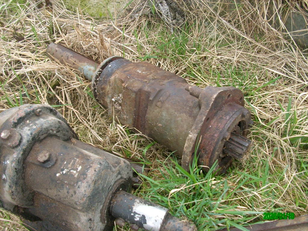 Predám časť nápravy na Zetor 25 A