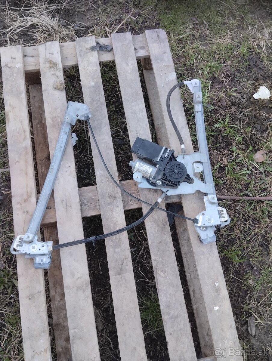 Stahovačka okna octavia 1 kod 104 415-302