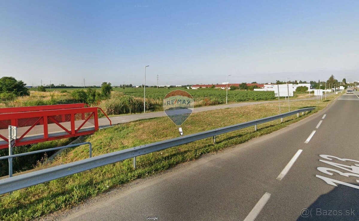 Atraktívny pozemok pri obchvate Galanty určený na občiansku 
