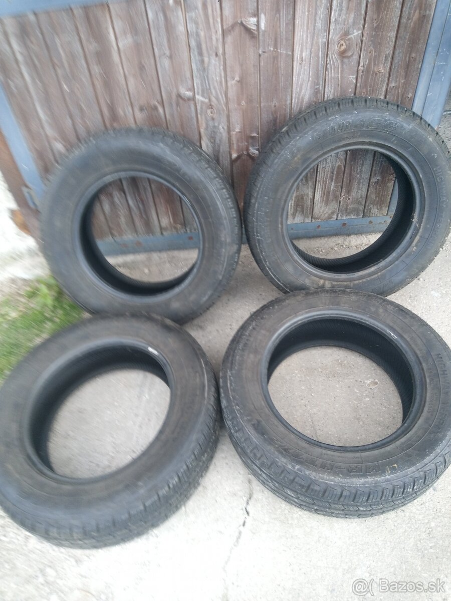 235/65 R17 letne pneumatiky.