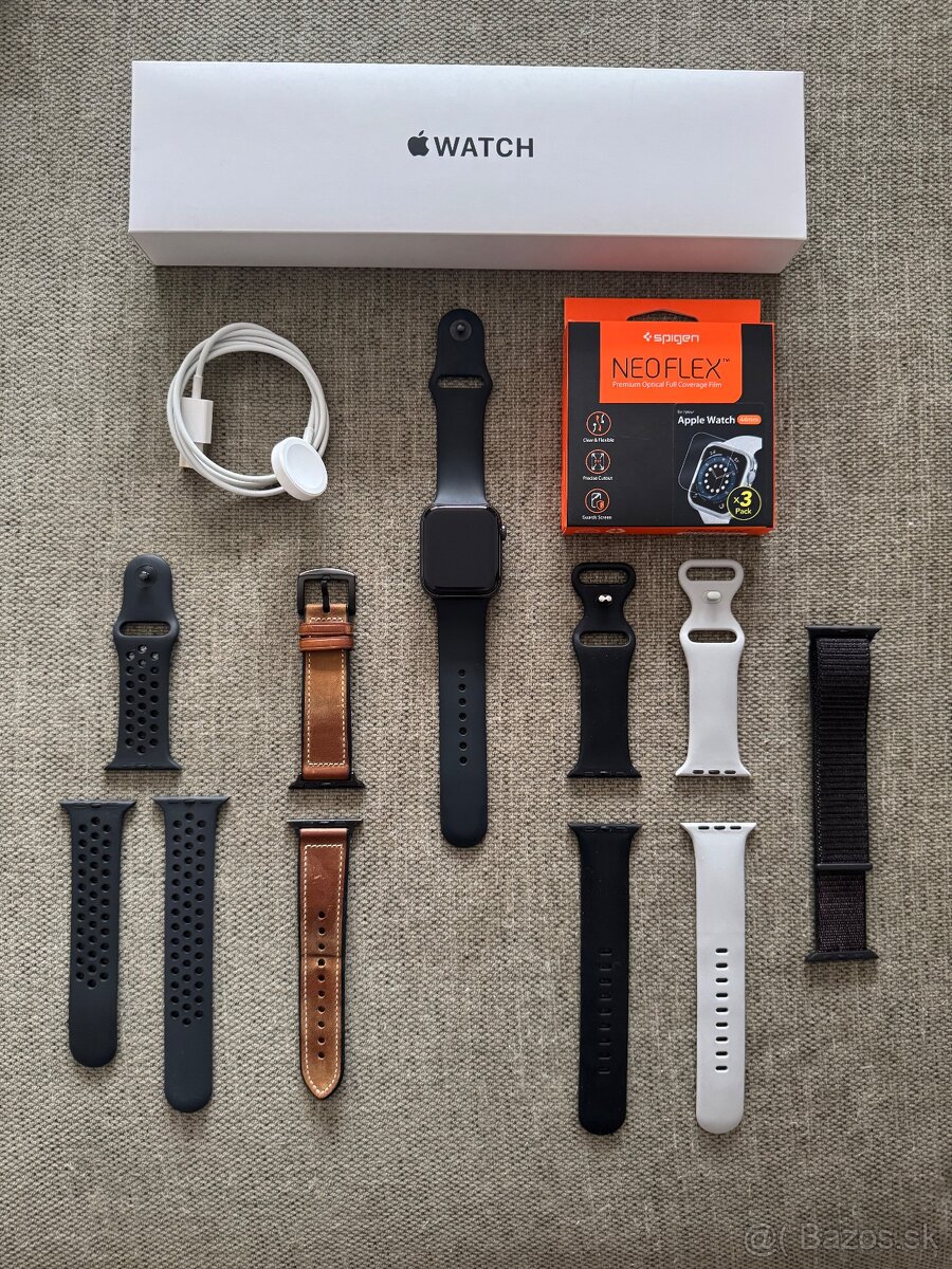 Apple Watch SE Space Gray 44mm