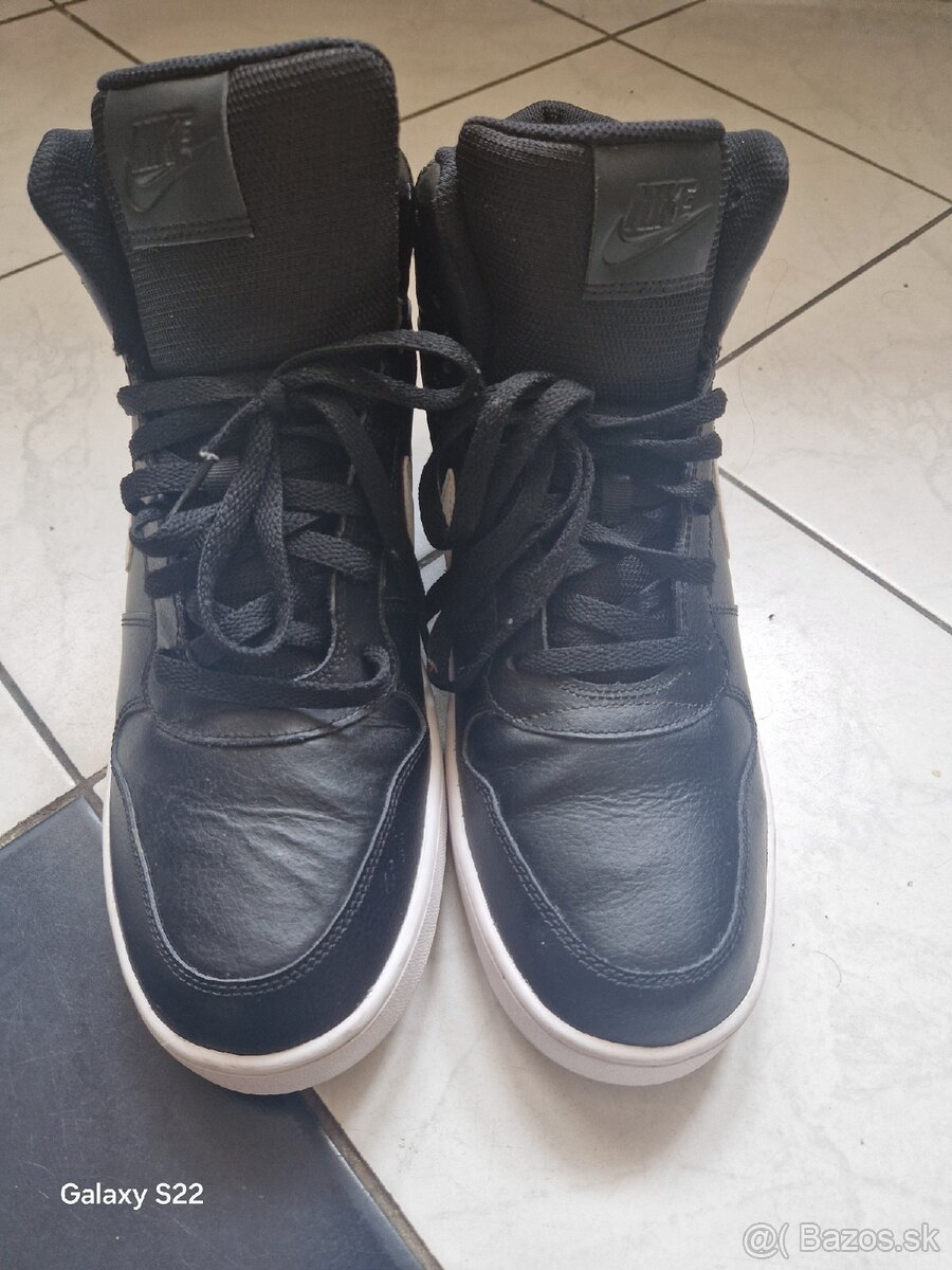 NIKE.Nové pánske 47,5