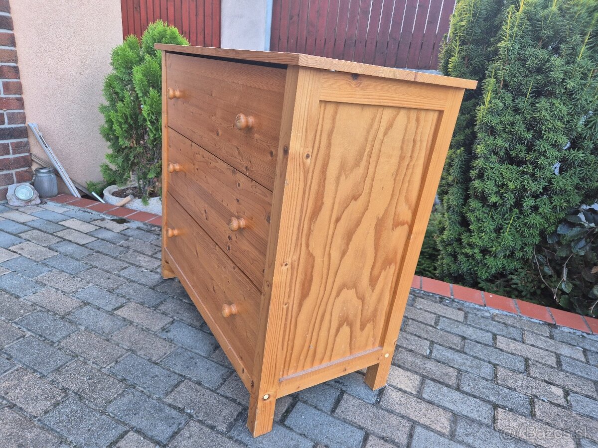 Drevena komoda masiv smrek