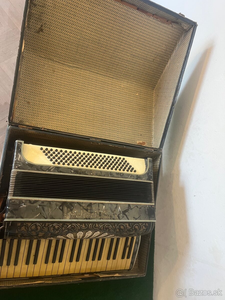 Starožitná harmonika