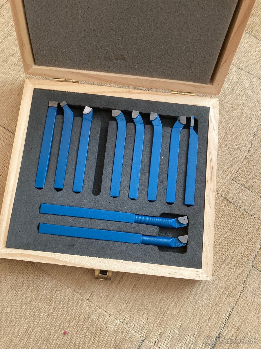 Sada sústružných nožov a rezné nože Sandvik