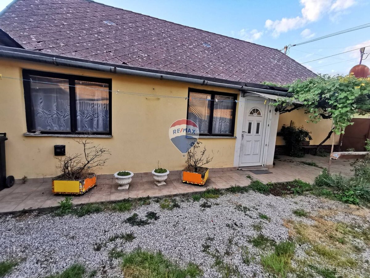 REZERVOVANÉ rodinný dom 2+1 izb, 367m2 pozemok, garáž, Molda