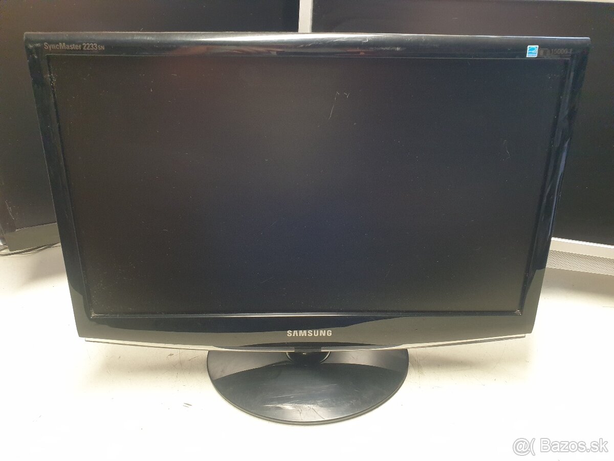 22"  LCD