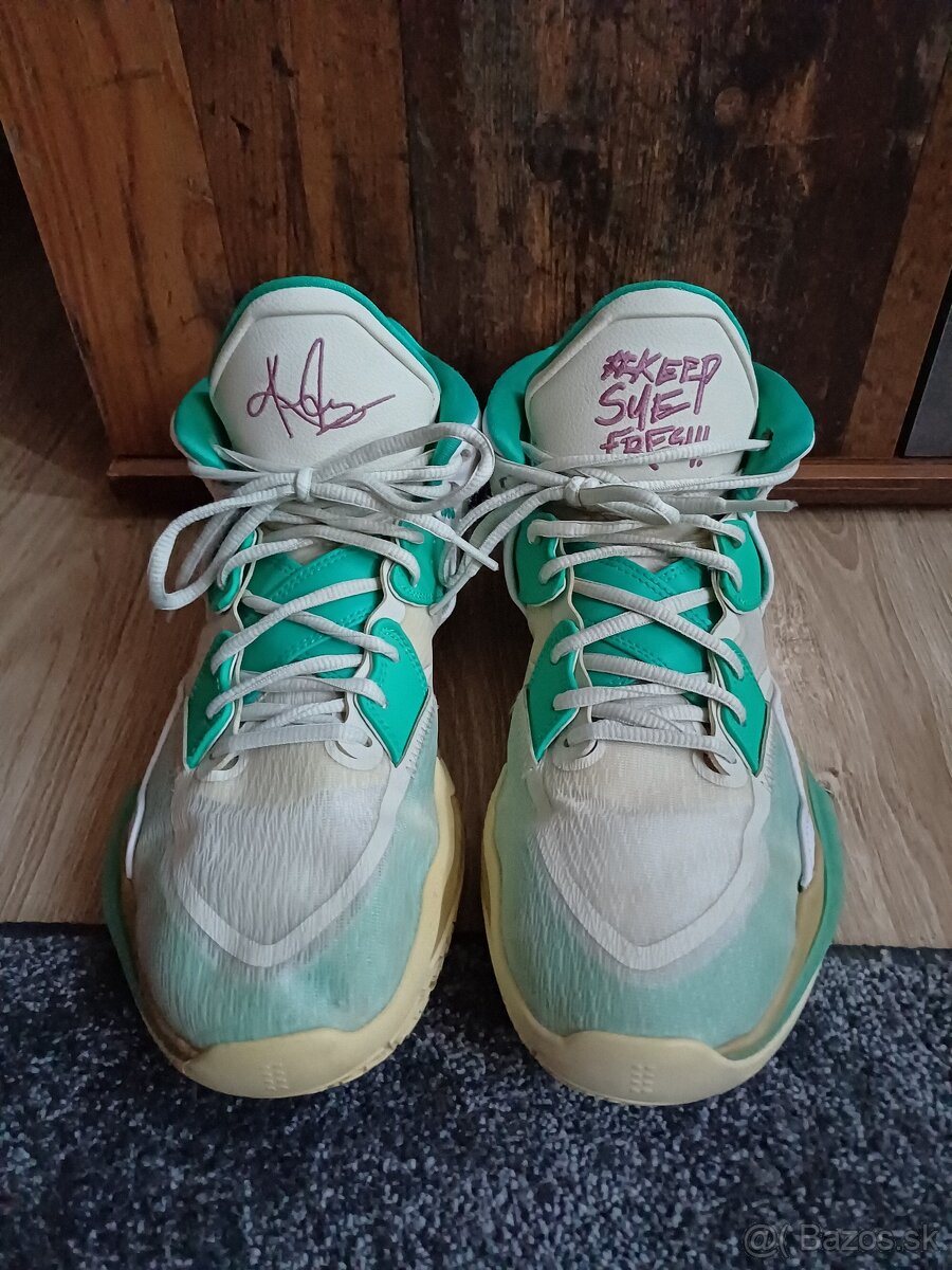 Kyrie Infinity (basketbalova obuv veľkosť 45)